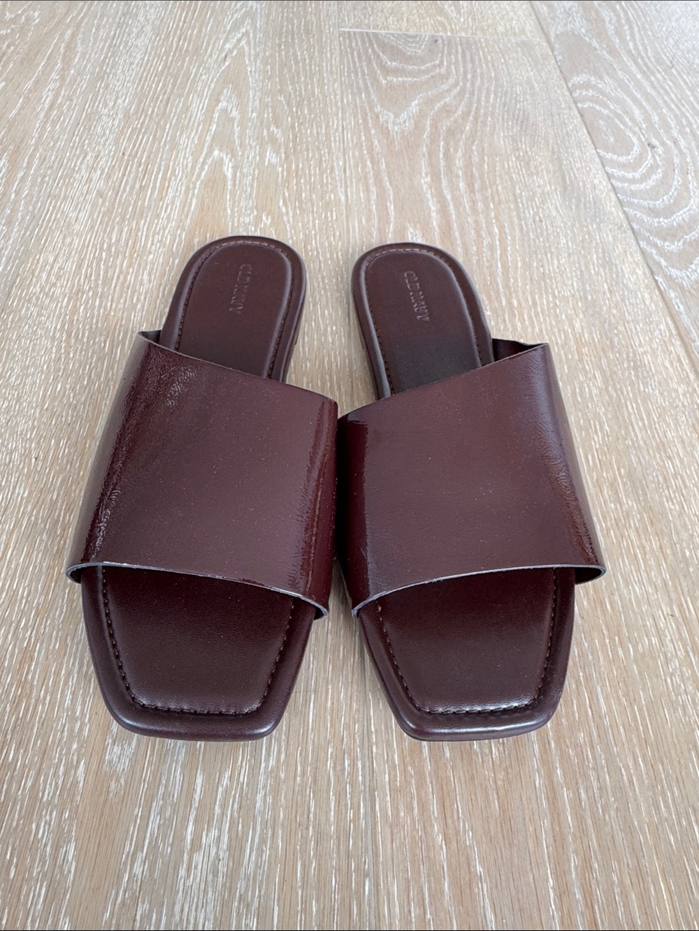 Old Navy Women's Faux-Leather Slide Sandals in Dark Chocolate. NWOT. Size 9.